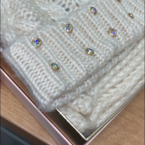 Genuine BCBG Hat & Scarf w/ Swarovski AB Crystals. - Picture 3 of 8